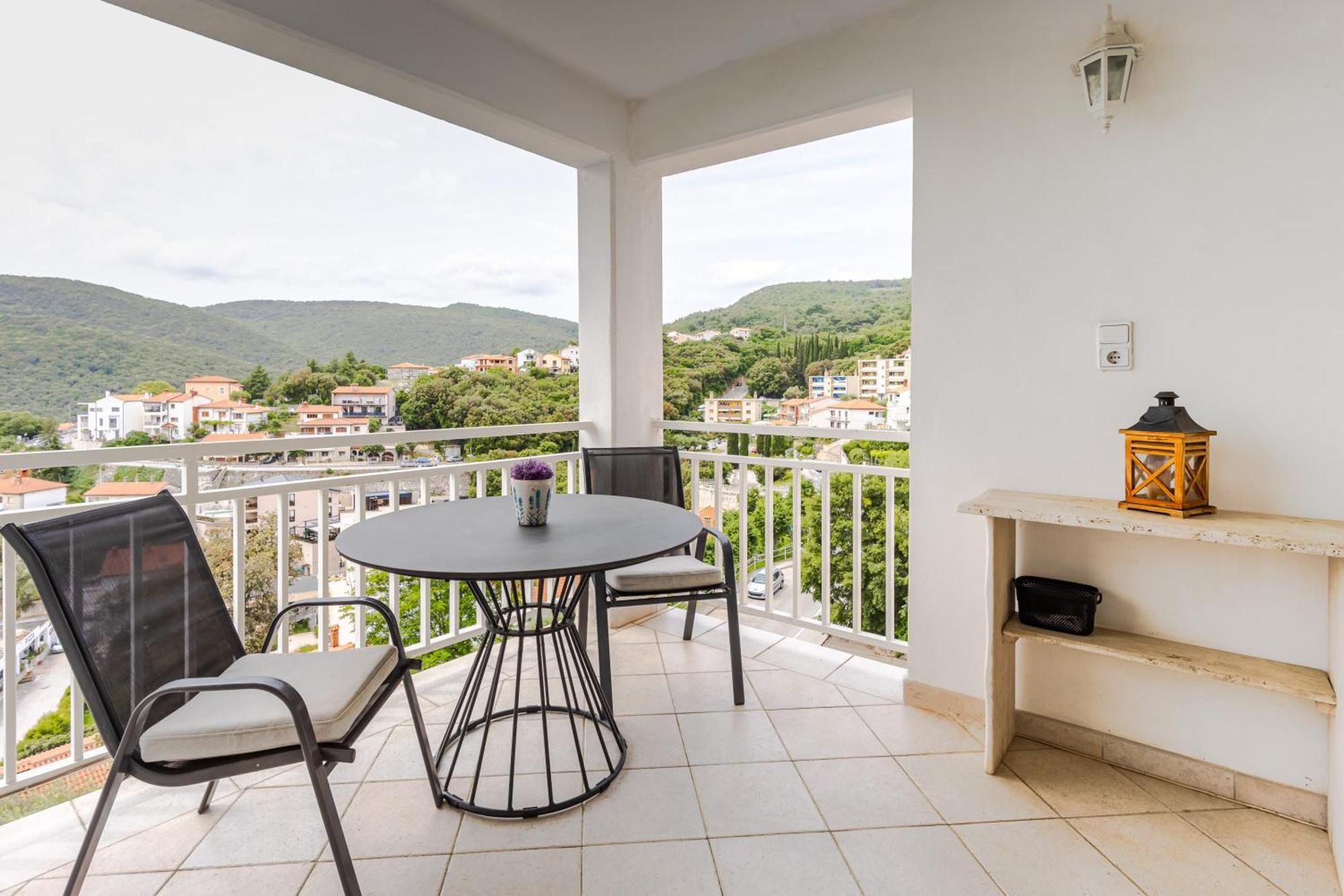 Apartments Sea View Rabac Oda fotoğraf