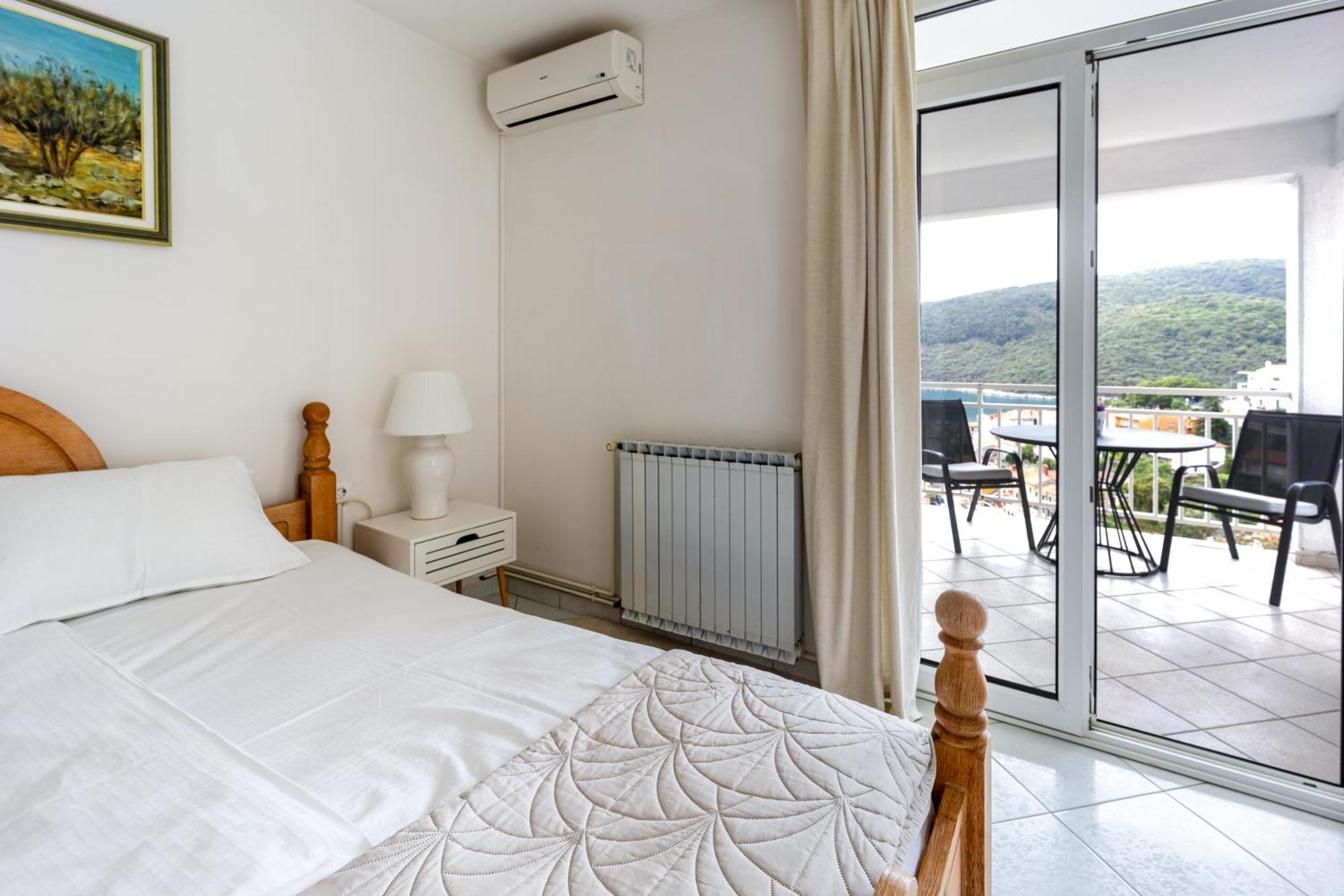 Apartments Sea View Rabac Oda fotoğraf