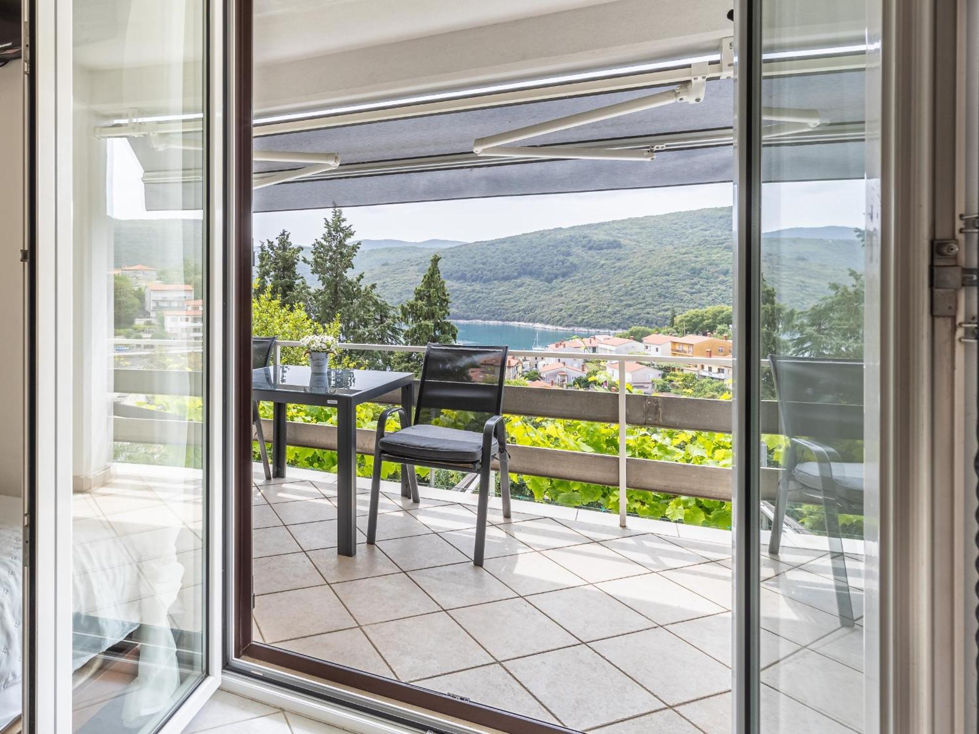 Apartments Sea View Rabac Oda fotoğraf